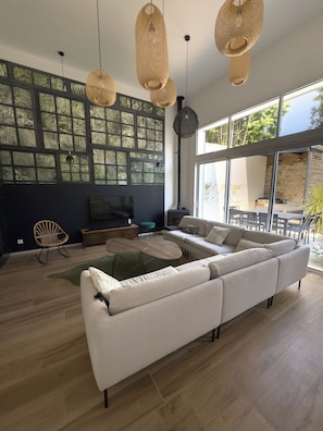 Smart TV, books, stereo - Maison Coeur de Ville. Idéale Pour les Familles et les Sportifs! (Les Sables-d'Olonne)