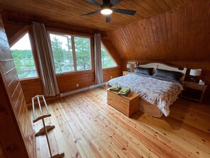 5 bedrooms, desk, travel cot, WiFi