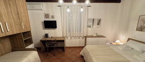 1 quarto, escrivaninha, ferros/tábuas de passar roupa, Wi-Fi