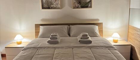 1 bedroom, desk, iron/ironing board, WiFi