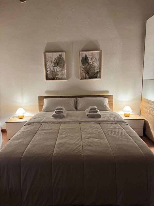 1 bedroom, desk, iron/ironing board, WiFi