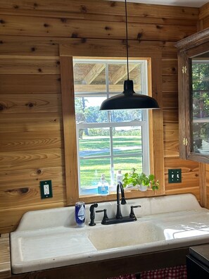 Hårføner, håndklær, såpe og toalettpapir