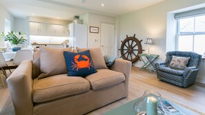 TV, fireplace - The Gun Room - an on the beach that sleeps 4 guests in 2 bedrooms (Valley)