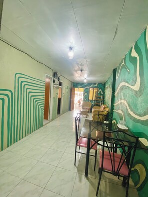 Interior - Byahero's Eskapo Hostel (Moalboal)