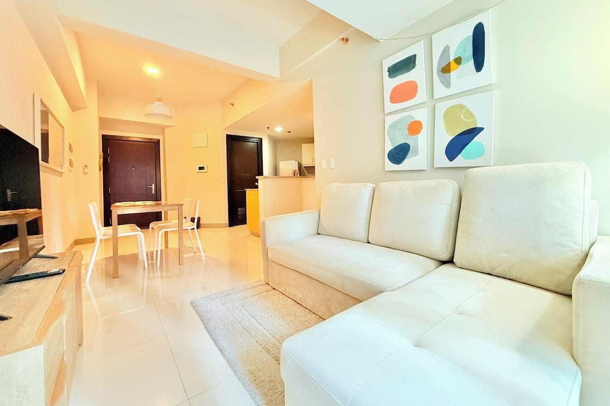 Appart'hôtel | Coin séjour | TV connectée de 50 pouces avec chaînes numériques, Netflix