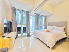 City Apartment, City View | Hypo-allergenic bedding, individually decorated, individually furnished