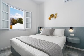 Leilighet – deluxe, balkong, fjellutsikt | Safe på rommet, skrivebord for bærbar PC og blendingsgardiner