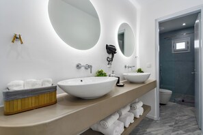 Deluxe Apartment, Balcony, Mountain View | Bathroom - Oliva Apartments (Santorini)