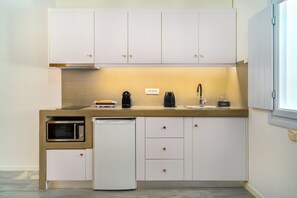 Studio – superior | Eget kjøkken | Kjøleskap, mikrobølgeovn, kokeplater og espressomaskin