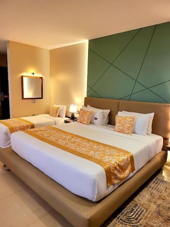 Comfort Triple Room | In-room safe, desk, laptop workspace, soundproofing