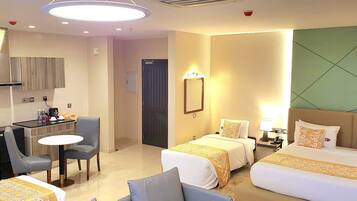 Quarto quádruplo conforto | 1 quarto, cofres nos quartos, escrivaninha