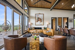 تلفزيون ذكي، مدفأة، ألعاب فيديو، كُتُب