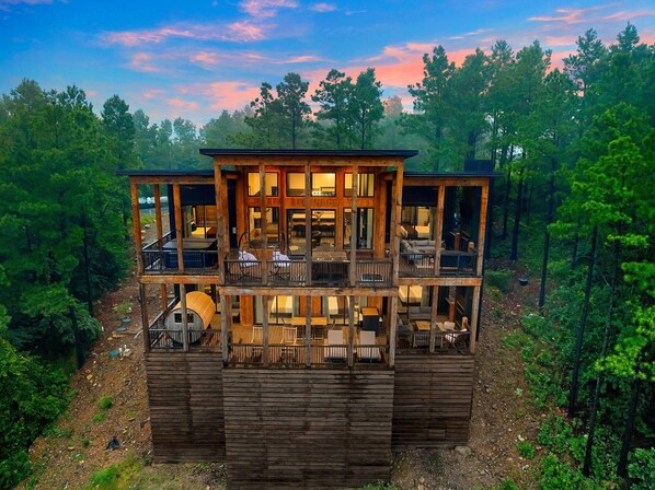 المنشأة من الخارج