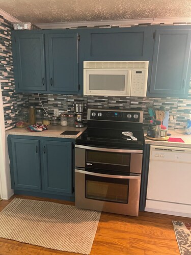 Peaceful and Spacious mountain retreat.  Full of amenities. Off grid yet close. 