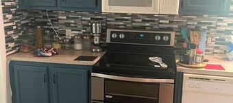 Peaceful and Spacious mountain retreat.  Full of amenities. Off grid yet close. 