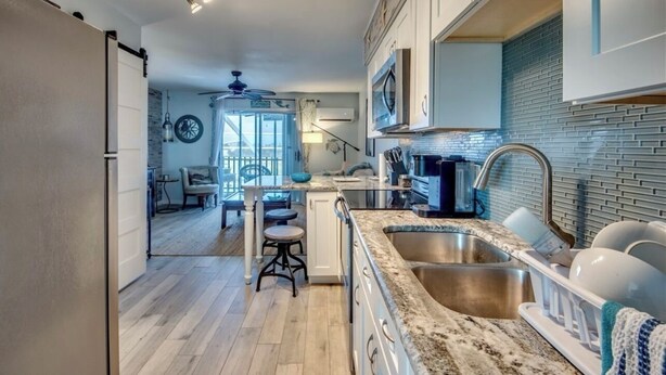 Private kitchen - Paradise on the water w/ a pool & great fishing! (Saint James City)