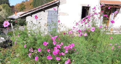 Corps de ferme a l orée de la foret Le Pouradou , a 5 minutes de La chaise dieu