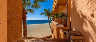 Newly Remodeled, Great Views, Beachfront!