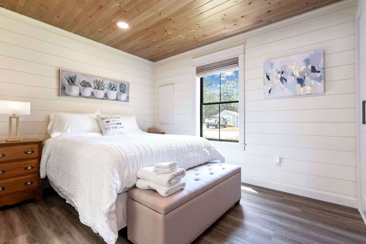 Fer et planche à repasser, lit parapluie, Wi-Fi, draps fournis