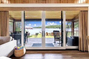 Smart TV, fireplace, video games, offices