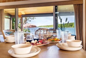 Dining - Family's Paradise: 3BR/2BA,Game Room & Lake Access (Belgrade)