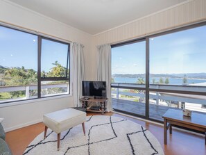 TV - Centennial Seascape - Whitianga Holiday Home (Whitianga)