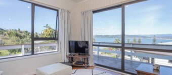 Centennial Seascape - Whitianga Holiday Home