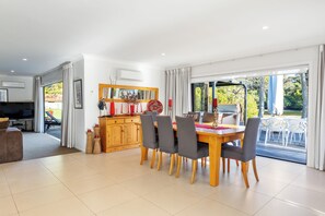 Dining - River Palms Retreat - Paihia Holiday Home (Haruru)
