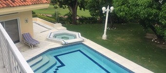 Casa amplia, independiente, fresca, acogedora. Condominio El Peñon Giraradot