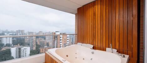 室內 SPA 浴池