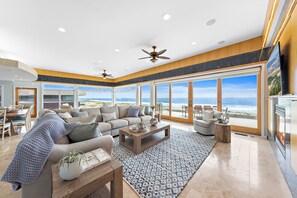 Televisie en een open haard