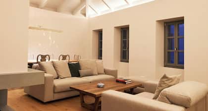 EN PLAKA Athens Elegant Estate