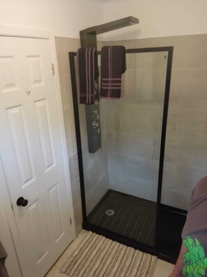 Hair dryer, towels, toilet paper - Beach Bliss (Boylston)