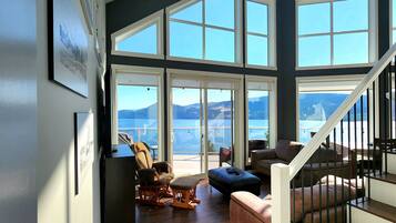 ํจ๋ฐ๋ฆฌ ์ฝํฐ์ง | ๊ฑฐ์ค ๊ณต๊ฐ | ๋ฒฝ๋๋ก