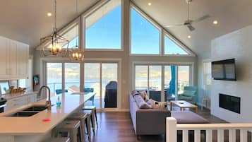 ํจ๋ฐ๋ฆฌ ์ฝํฐ์ง | ๊ฑฐ์ค ๊ณต๊ฐ | ๋ฒฝ๋๋ก