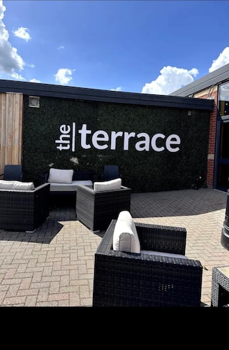 Modern & Blissful Beach Holiday Park Home in Essex