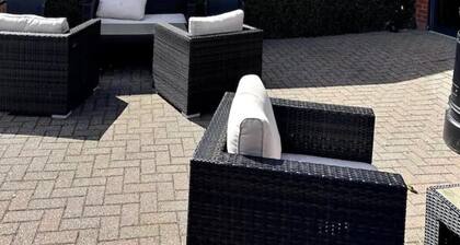 Modern & Blissful Beach Holiday Park Home in Essex