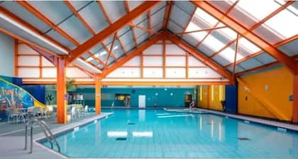 Modern & Blissful Beach Holiday Park Home in Essex