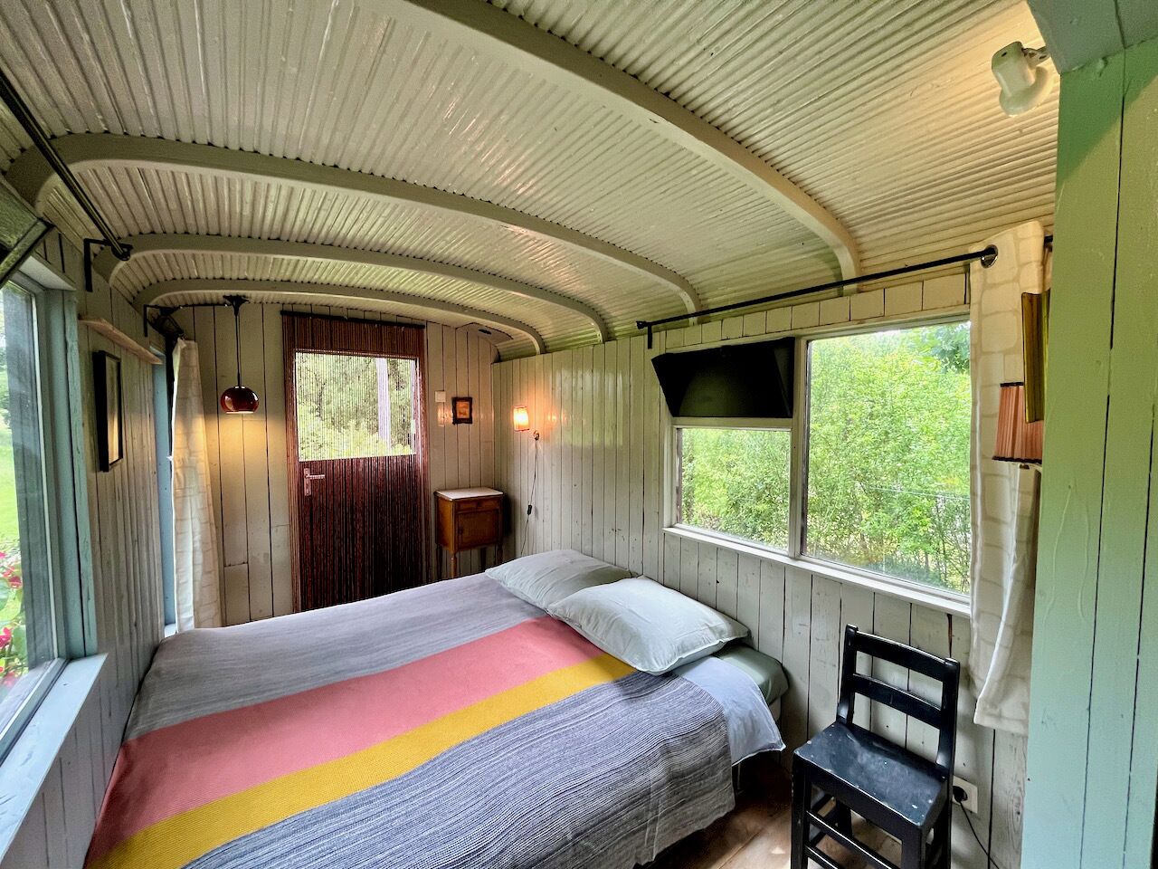 1 bedroom, bed sheets