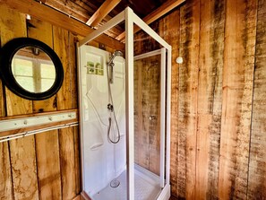 Towels, soap, shampoo, toilet paper