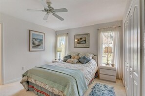 3 bedrooms, iron/ironing board, WiFi, bed sheets - Beautiful home with great water and golf views! (Rotonda West)