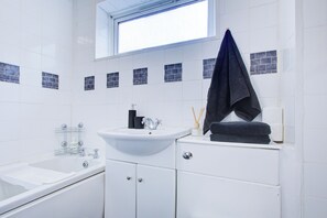 Handdukar, tvål, schampo och toalettpapper