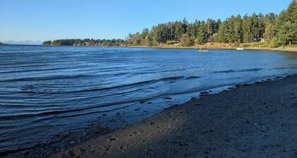 ONE NIGHT STAYS AVAILABLE OCT - FEB WILSEA HIDEAWAY, BEAUTIFUL NANOOSE BAY
