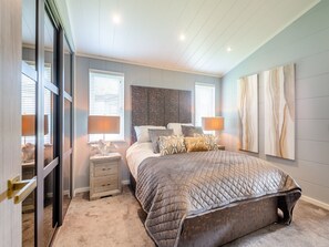 2 bedrooms, free WiFi, bed sheets - 2 bedroom accommodation in Benllech (Benllech)