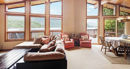 Cozy Beach Front getaway, with mountains and lake views all around.