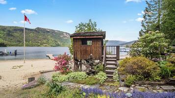 Plage, chaises longues, serviettes de plage