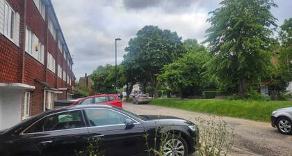 One Bed Room Apartments 2 minutes walk from Lee Station