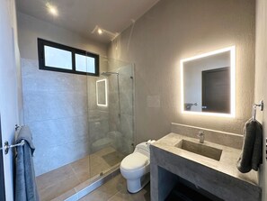 Suihku, pyyhkeet, saippua, sampoo