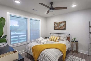 3 soverom, skrivebord, strykejern/-brett og wi-fi