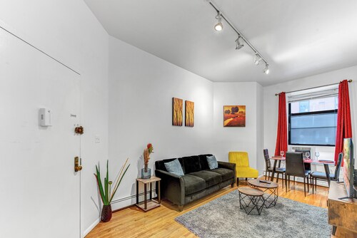 Hell's Kitchen Cozy 2BR Retreat